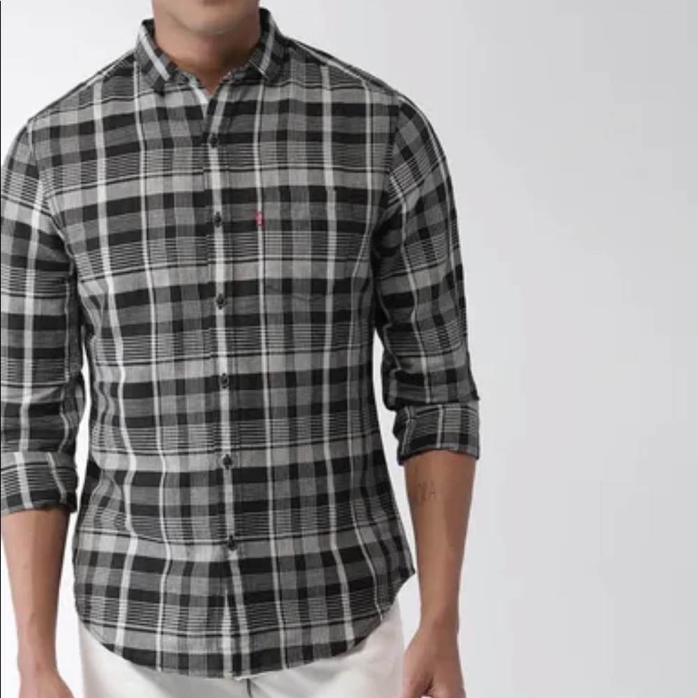 Levi’s Plaid Button Down Shirt